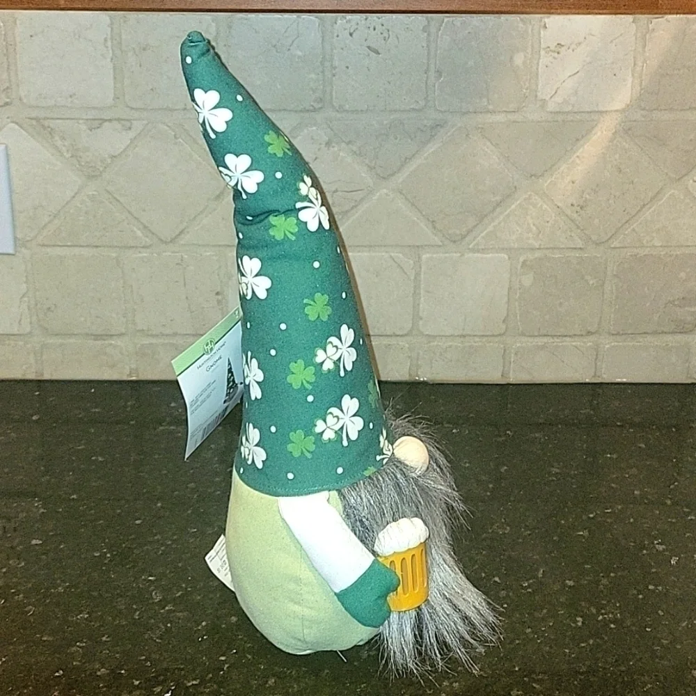St. Patrick's Day NWT Gnome with Mug of Beer 20